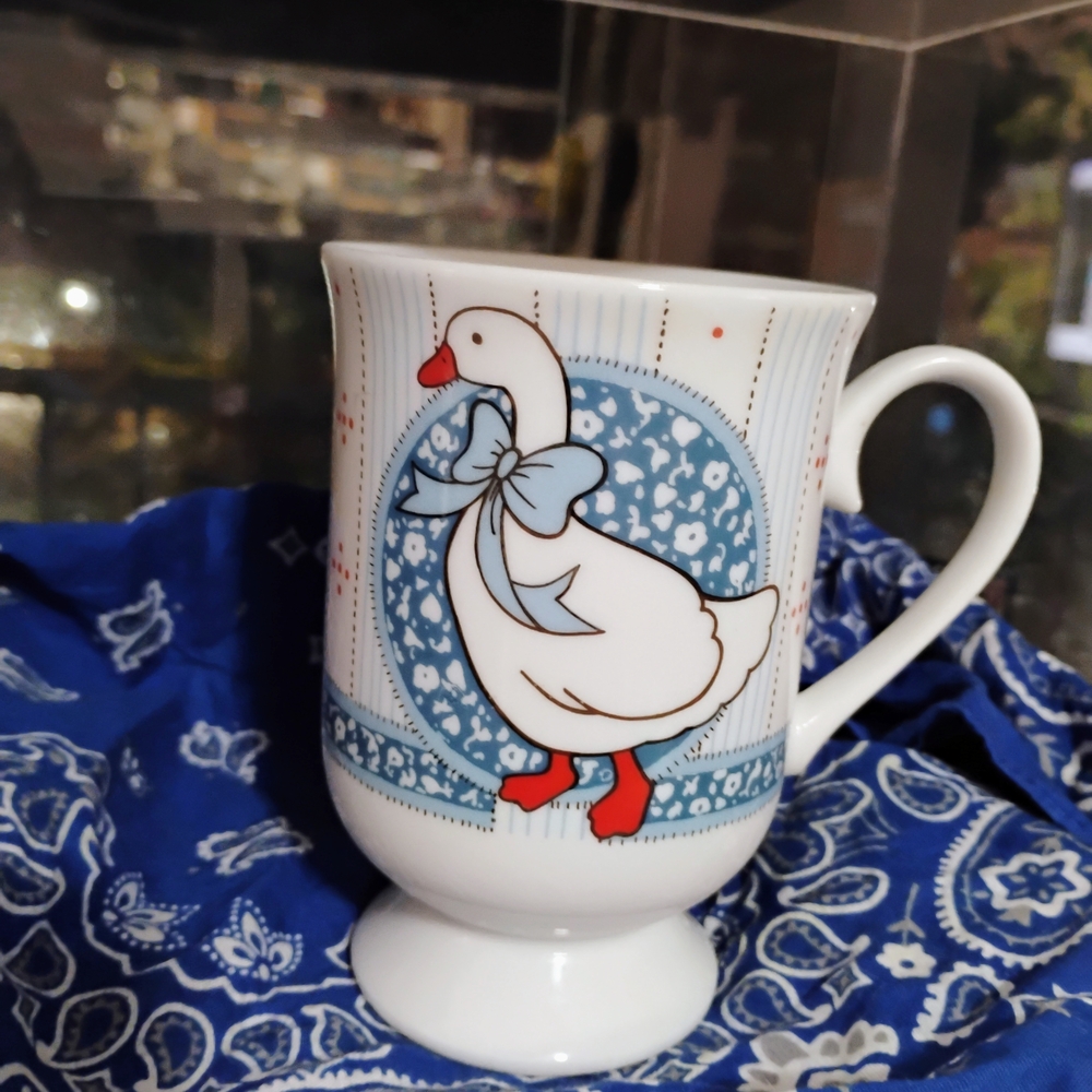 Charming Goose Design Mug - White and Blue